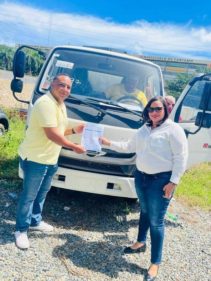 Recibimos con gran alegría el camión donado por el Ministro David Collado, gracias al respaldo del gobierno del presidente Luis Abinader